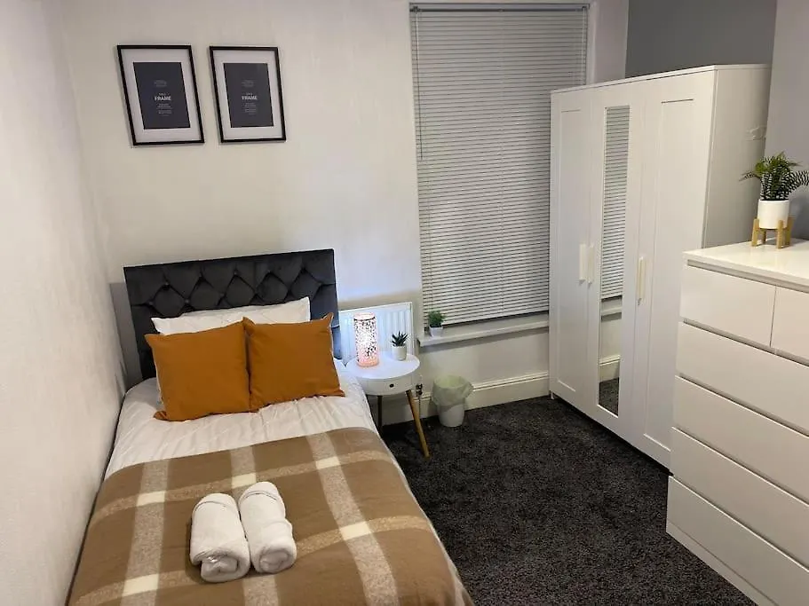 Holiday home Spacious 5 Bedroom House - 2 Bath - City Centre - Free Parking Cardiff United Kingdom