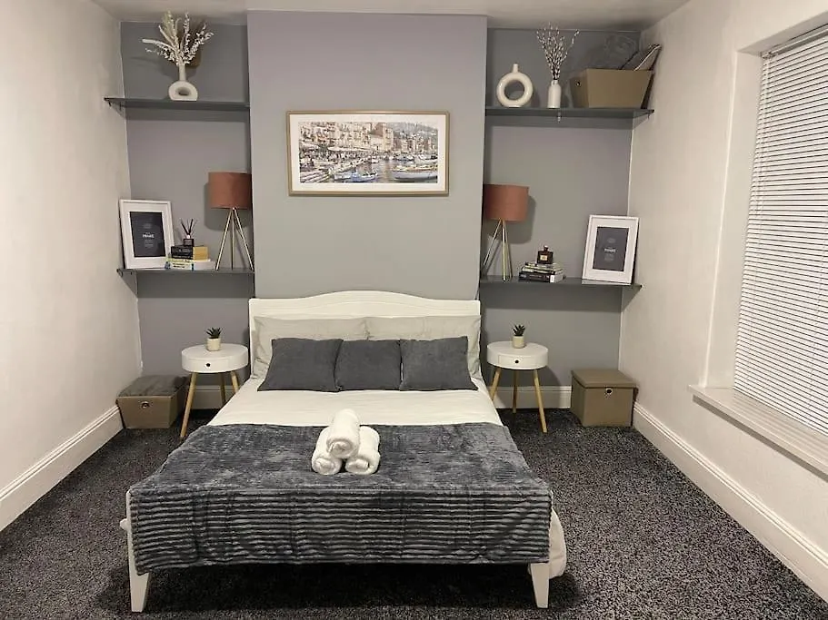 Spacious 5 Bedroom House - 2 Bath - City Centre - Free Parking Cardiff Holiday home