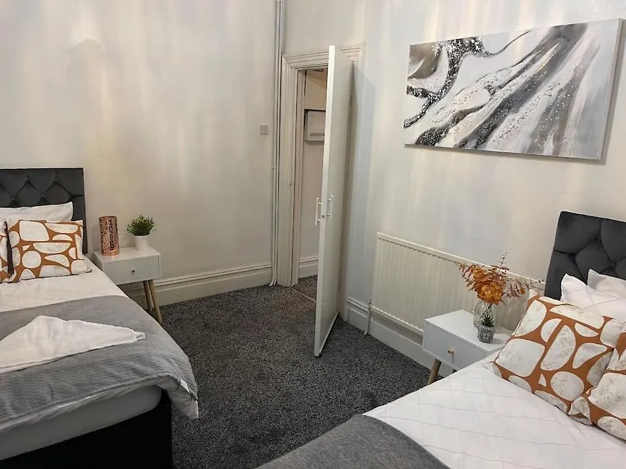 Spacious 5 Bedroom House - 2 Bath - City Centre - Free Parking Cardiff United Kingdom