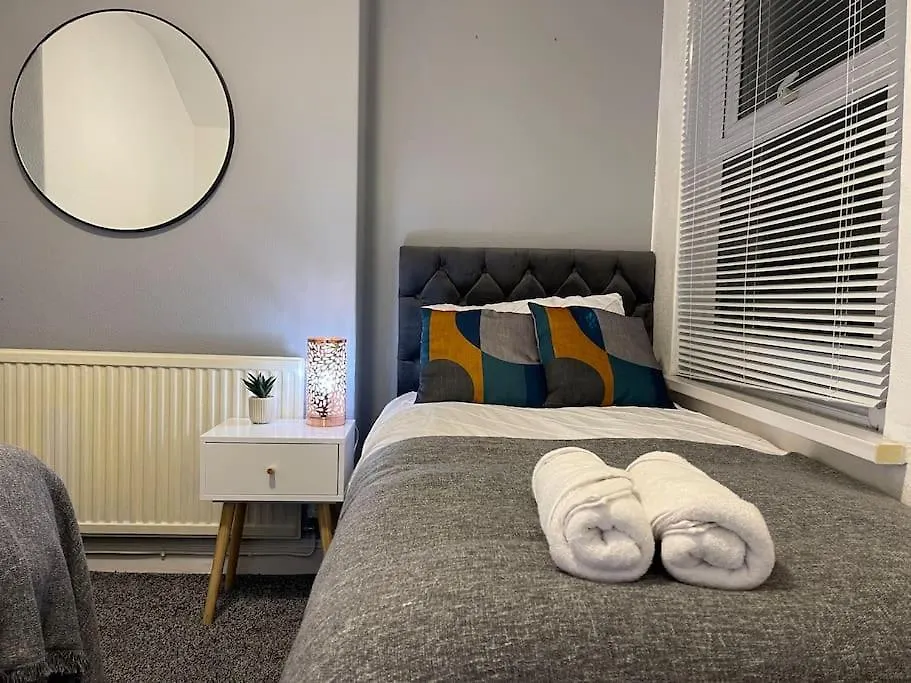 Holiday home Spacious 5 Bedroom House - 2 Bath - City Centre - Free Parking Cardiff United Kingdom