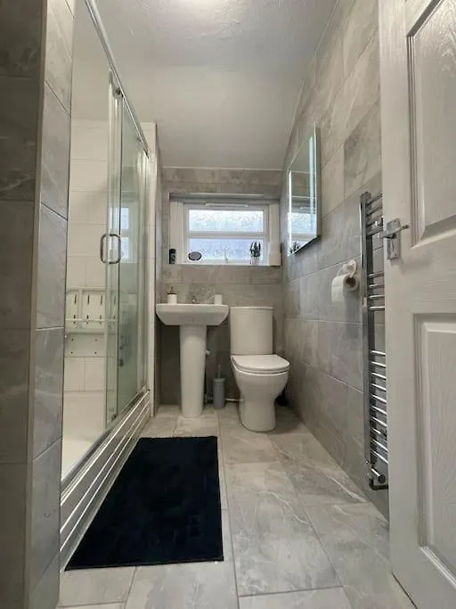 Holiday home Spacious 5 Bedroom House - 2 Bath - City Centre - Free Parking Cardiff