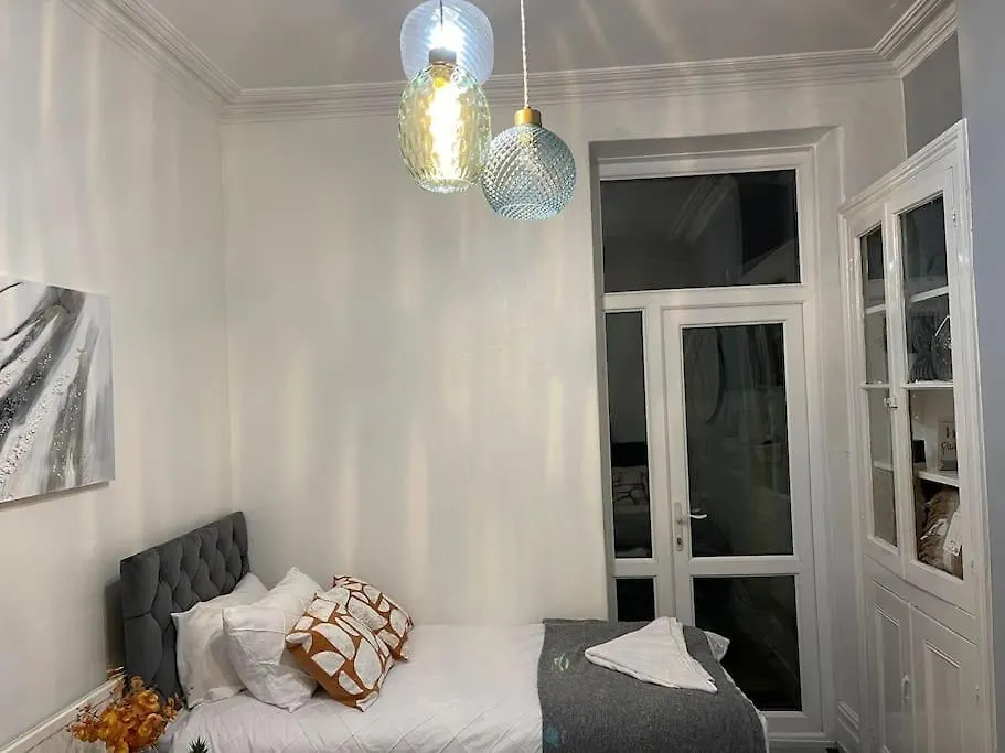 Spacious 5 Bedroom House - 2 Bath - City Centre - Free Parking Cardiff